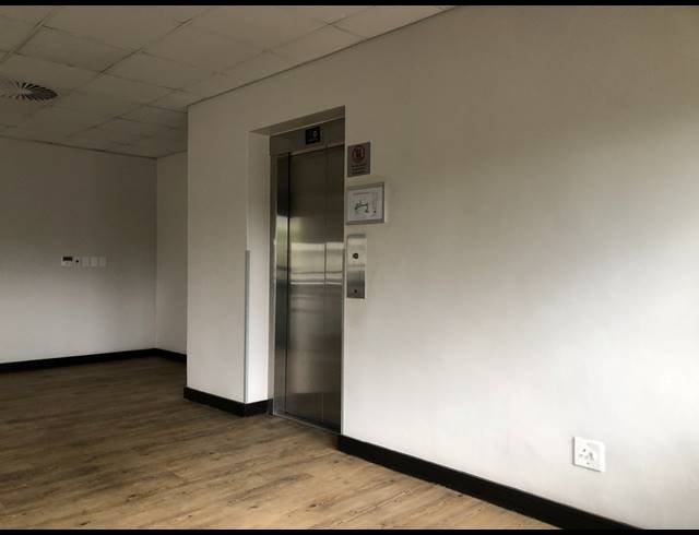 732M² OFFICE TO LET IN HYDE PARK